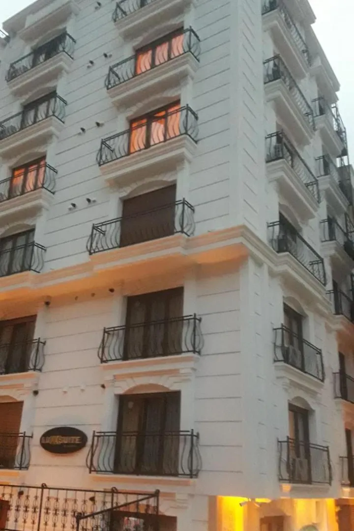 Luxx Suite Mecidiyekoey Istanbul 2*,